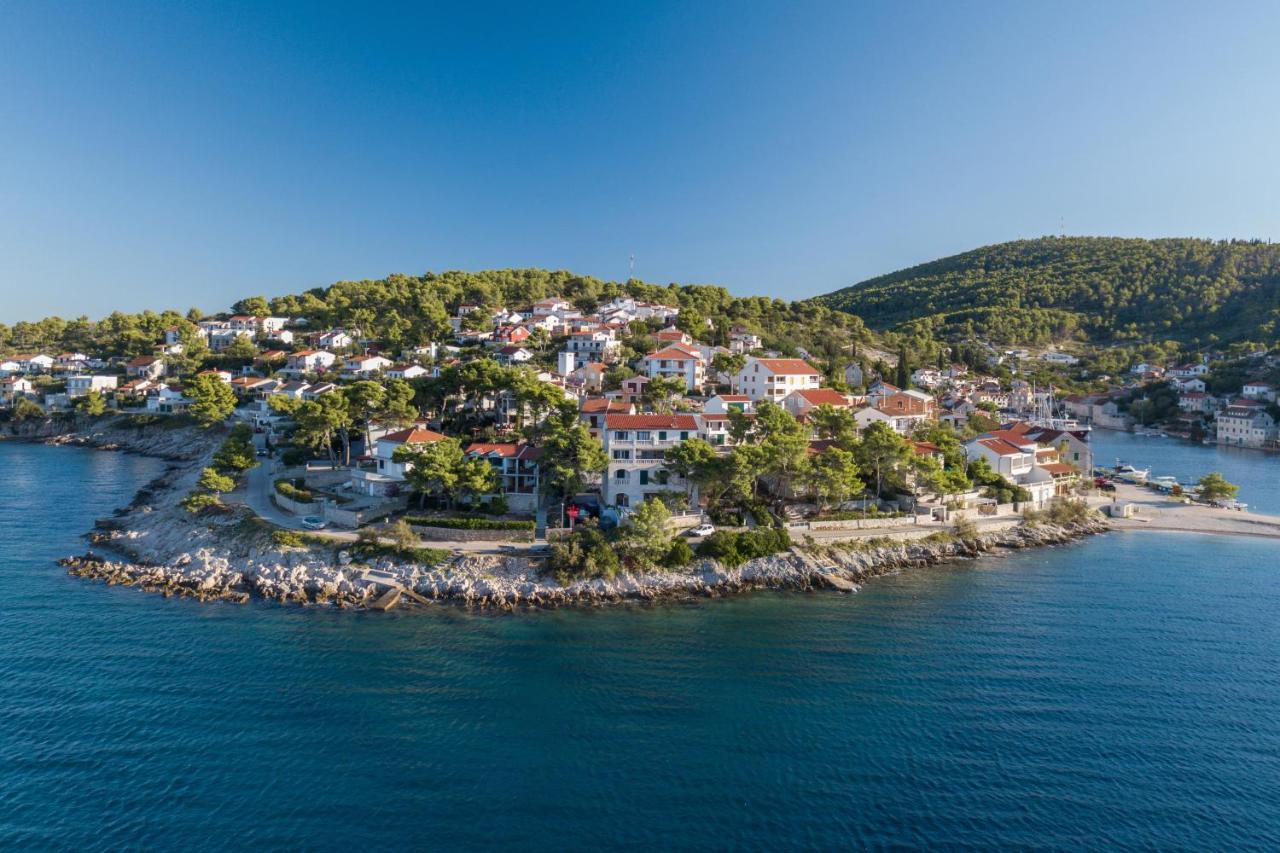 Apartments By The Sea Stomorska, Solta - 5190 Bagian luar foto