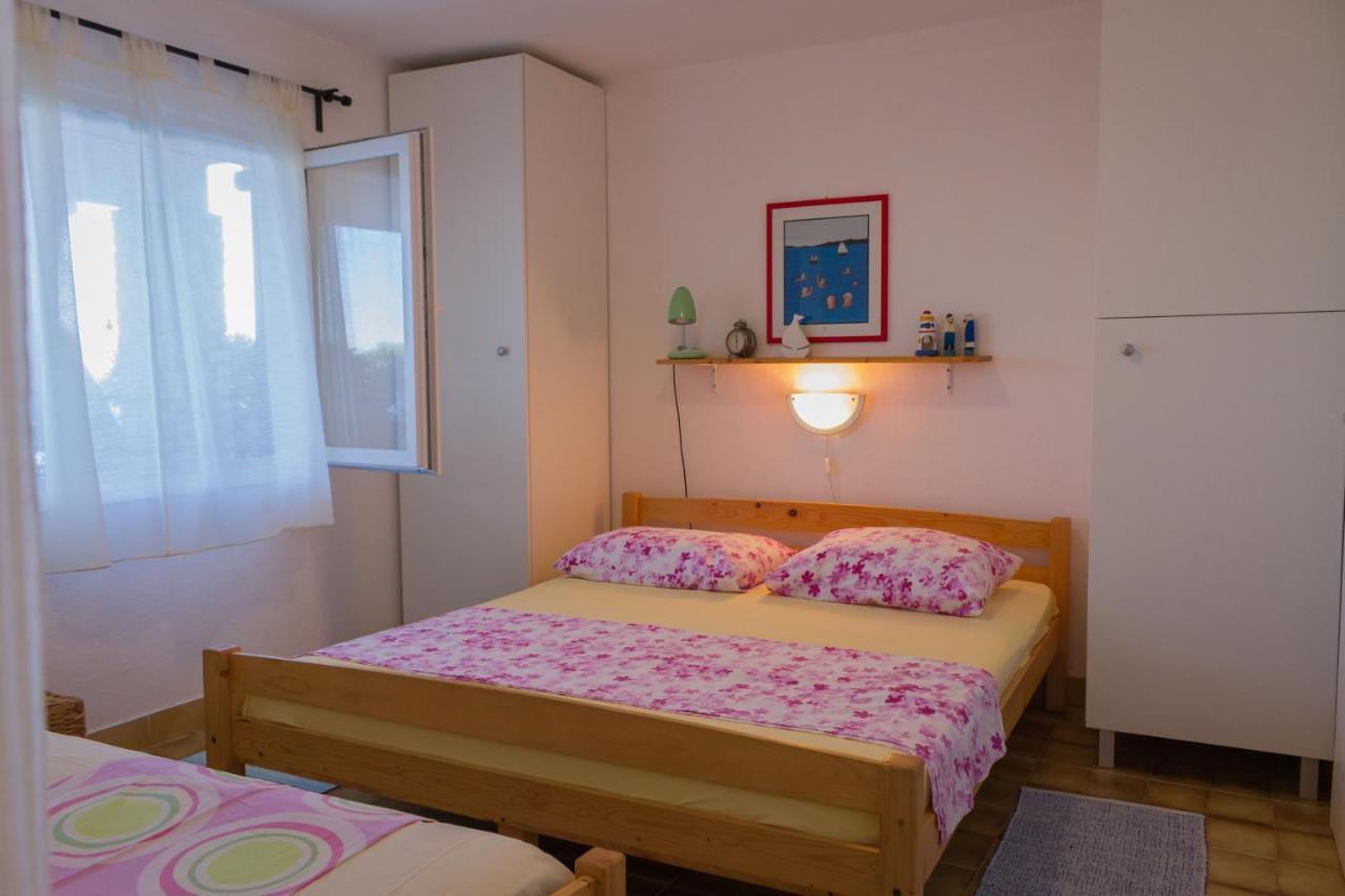 Apartments By The Sea Stomorska, Solta - 5190 Bagian luar foto